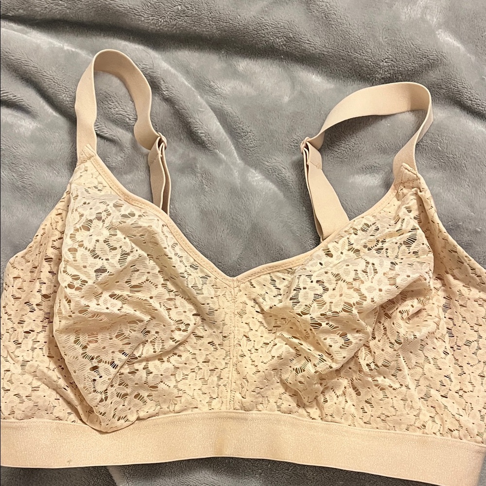 Chantelle Lace Bralette in Beige